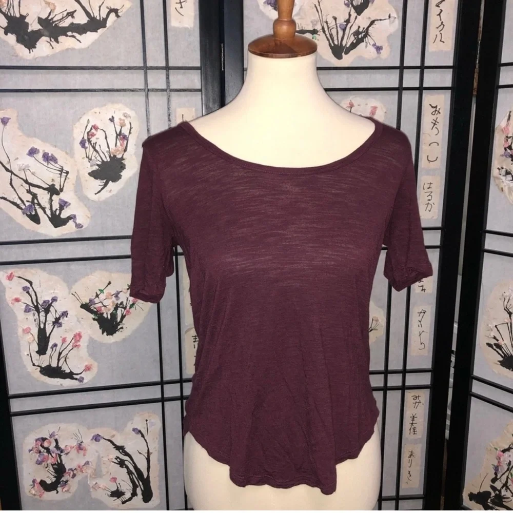 Outfit: T-shirt and skirt! Maroon T-shirt by MADEWELL and multicolored skirt